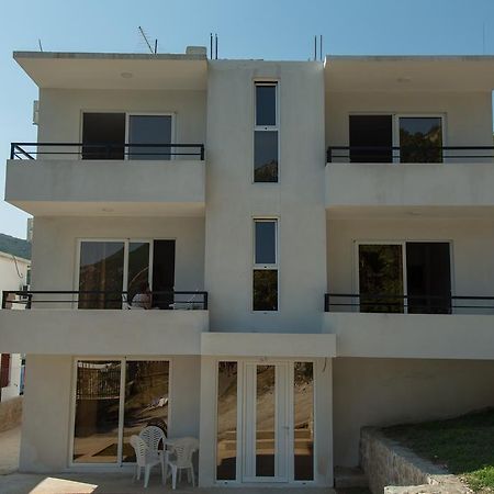 Del Mar Apartments Чань Экстерьер фото